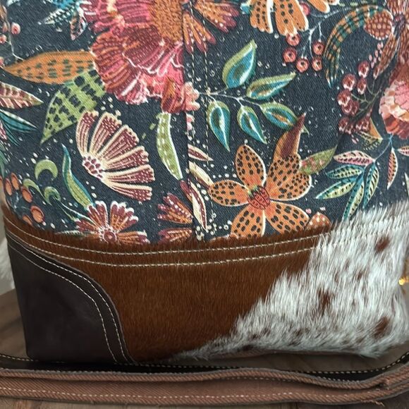 Myra Sillage Shoulder Bag /matching key fob - Picture 4 of 12